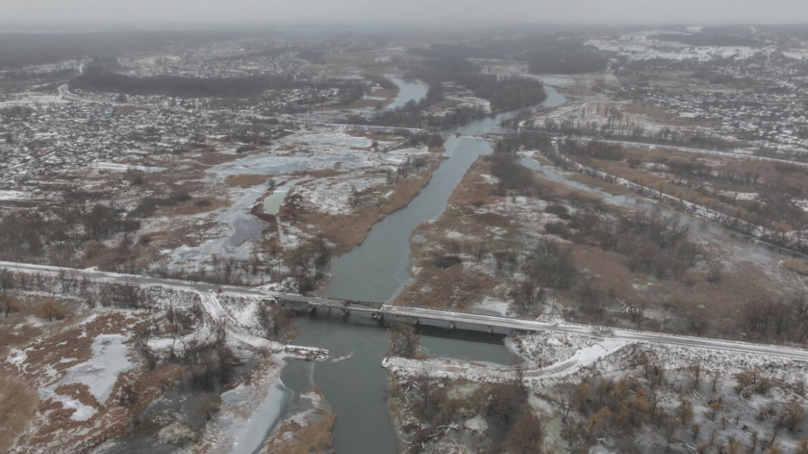 Η Ρωσία λέει πως έχει κυριεύσει «περίπου τη μισή» Κούπιανσκ με βίντεο στρατιώτη με ρωσική σημαία  - Διαψεύδει η Ουκρανία