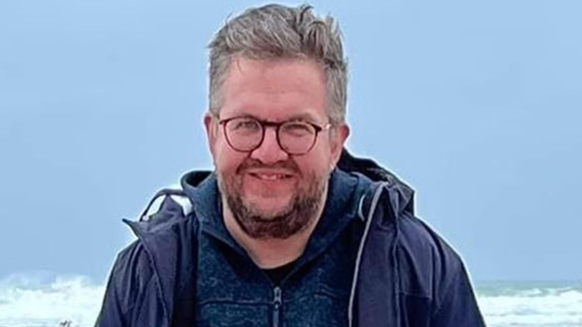 Ποινή φυλάκισης για χειρουργό στη Βρετανία που ακρωτηρίασε τα πόδια του για σεξουαλικό φετίχ

