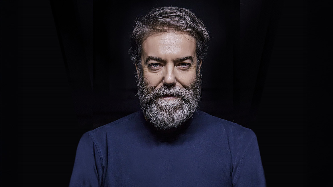 Γιάννης Καλαβριανός εις διπλούν στο Αμφι-θέατρο