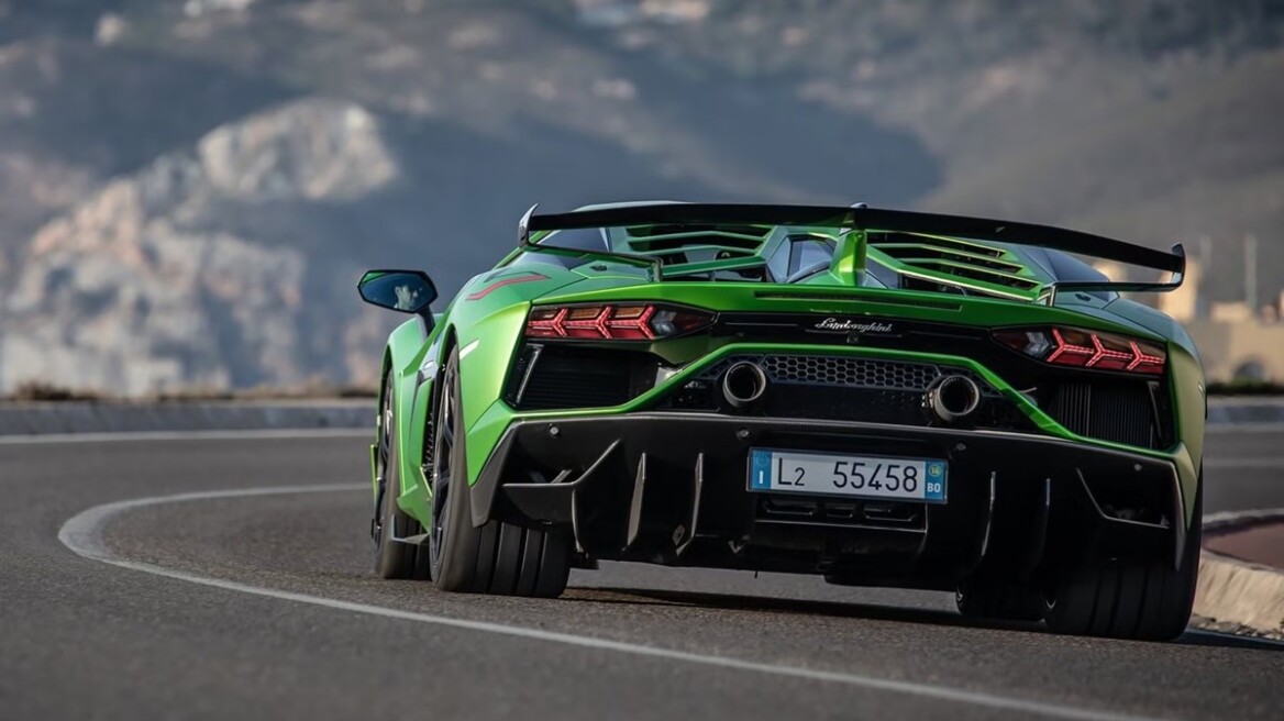 Lamborghini: «Έξυπνες» ενεργές αεροτομές