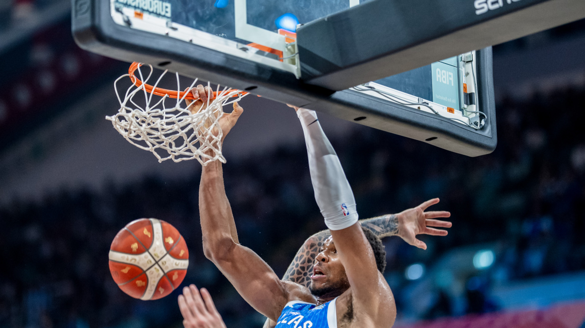 Eurobasket 2025: Το φοβερό κάρφωμα του Αντετοκούνμπο με την Ισπανία στο Νο1 του top-10, δείτε βίντεο 