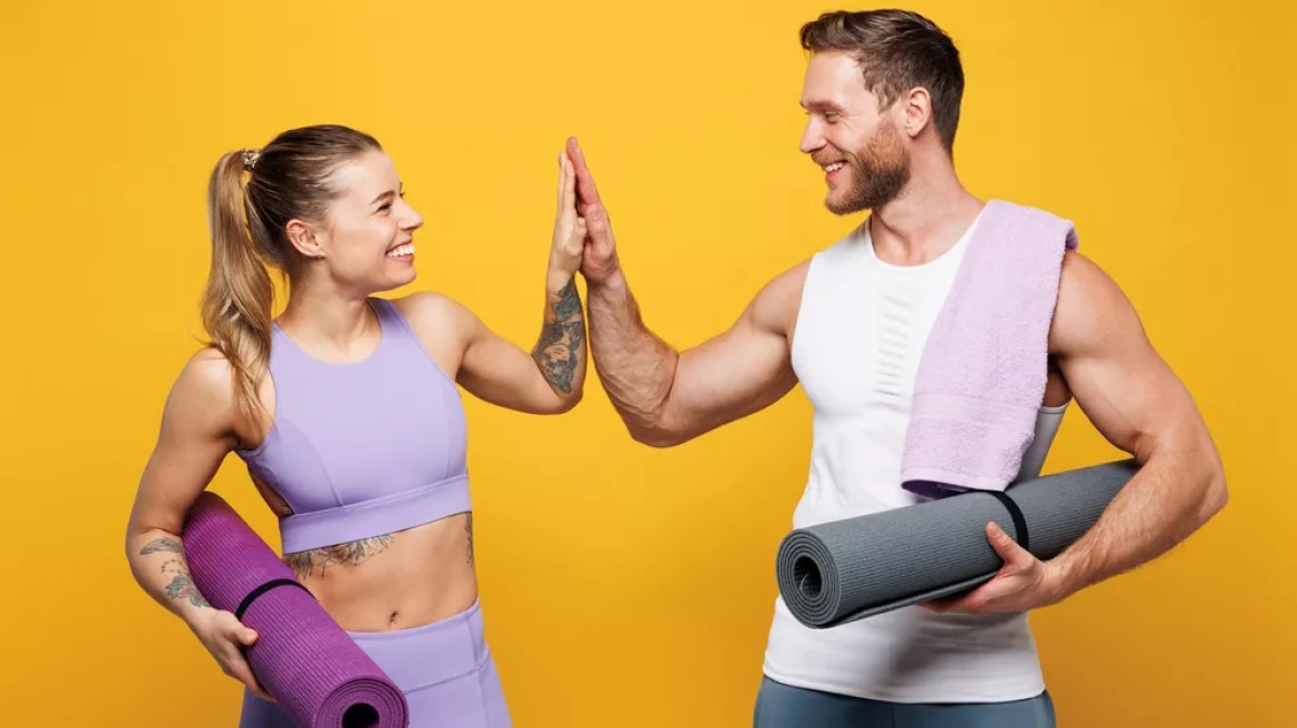 Ξεκινάτε (ξανά) προπόνηση μετά τις διακοπές; Ο ειδικός προτείνει τον ιδανικό τρόπο