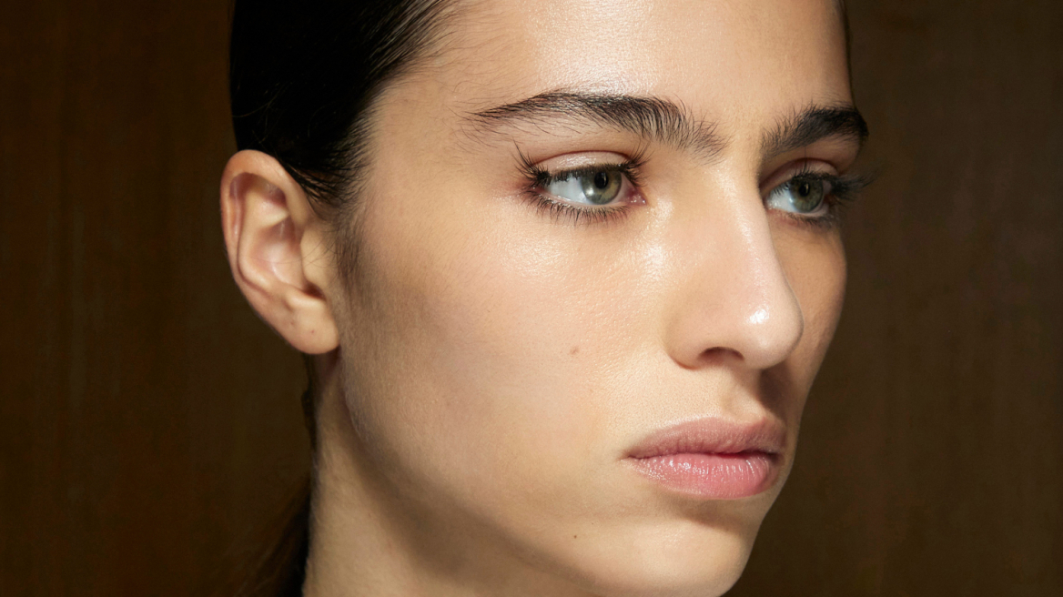 Απολεπιστικά οξέα AHAs & BHAs: Ποιο να επιλέξετε για τις ανάγκες της επιδερμίδας σας;
