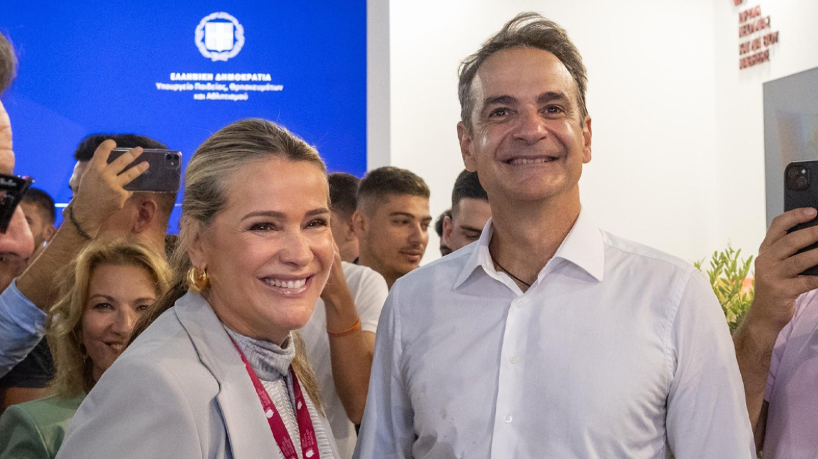 Ο Κυριάκος Μητσοτάκης επισκέφθηκε το περίπτερο του Ιδρύματος Νεολαίας και Δια Βίου Μάθησης στη ΔΕΘ
