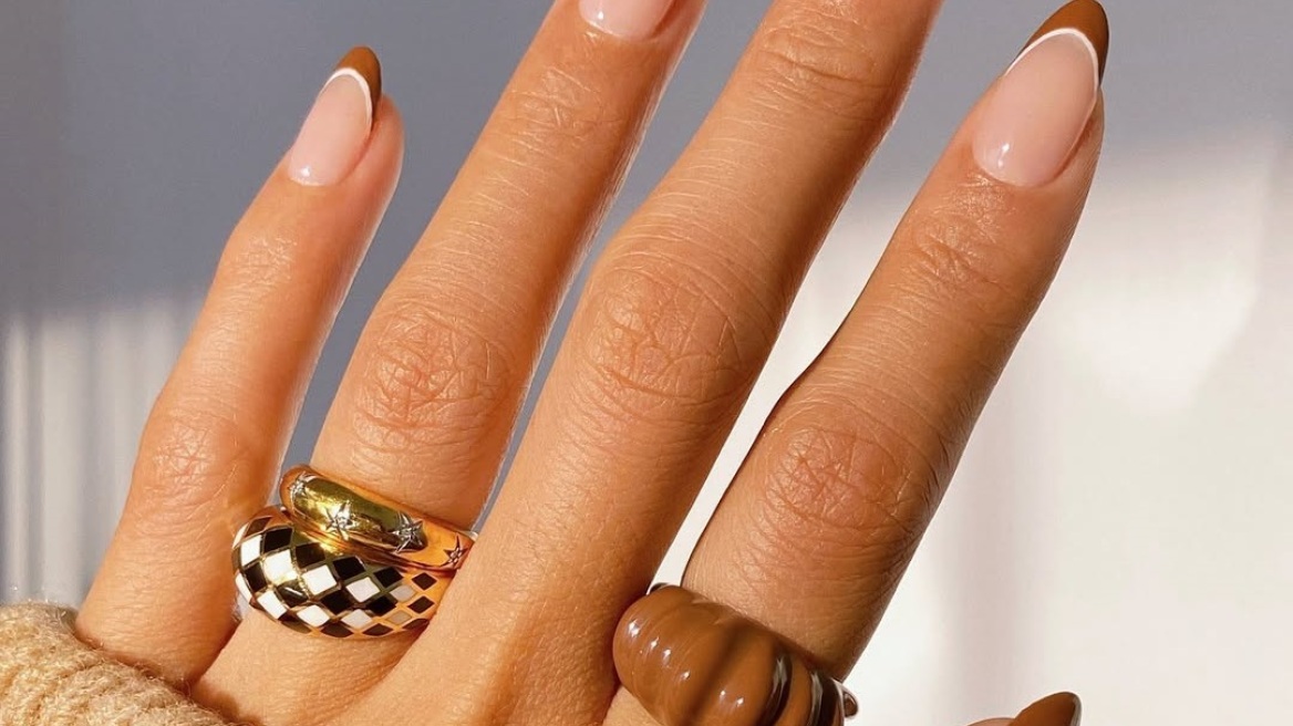 Latte Nails: Το cozy μανικιούρ που πρέπει να δοκιμάσετε μέσα στο φθινόπωρο
