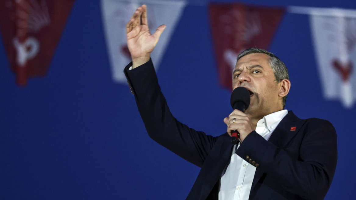 Για «πολιορκία» του  CHP από τις τουρκικές αρχές  μιλά ο ηγέτης της αντιπολίτευσης Οζγκιούρ Οζέλ