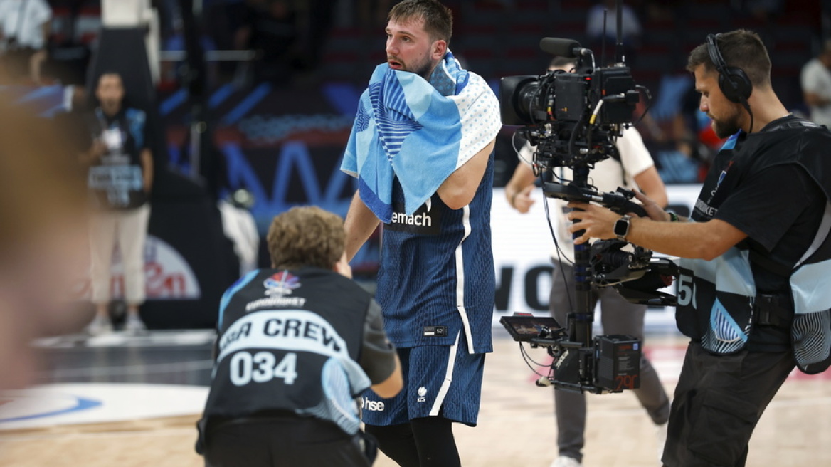 Eurobasket 2025: Περισσότεροι από 150 δημοσιογράφοι περίμεναν για δηλώσεις τον Ντόντσιτς - Δείτε την εντυπωσιακή φωτογραφία 