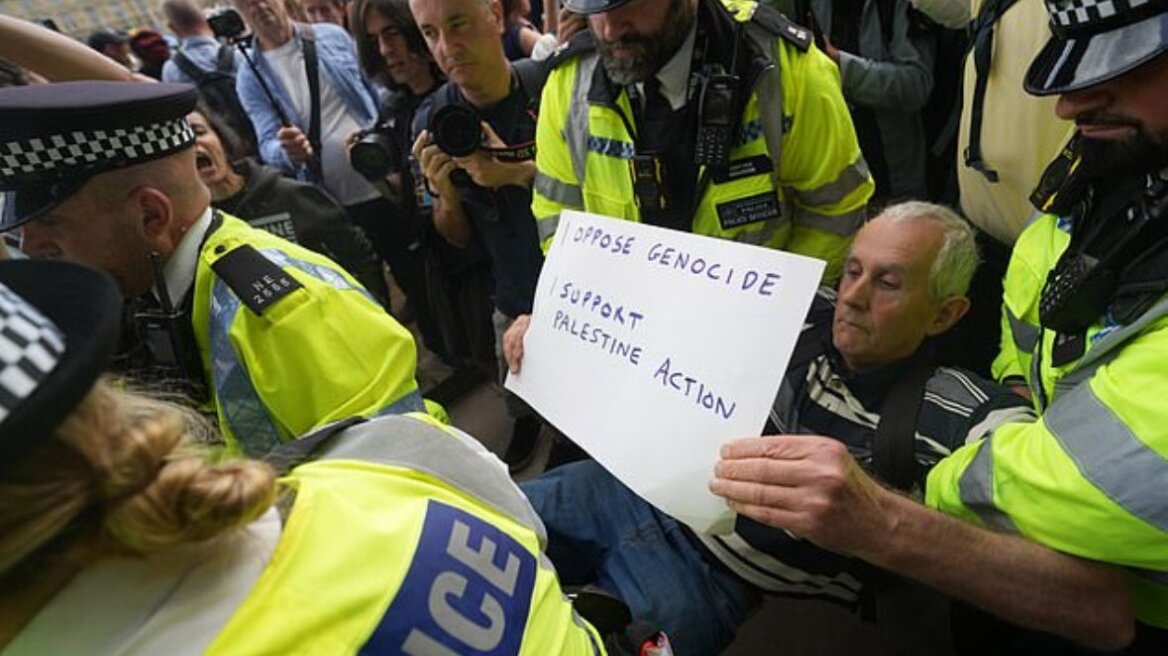 Βρετανία: Πάνω από 400 συλλήψεις στη συγκέντρωση υποστήριξης στην Palestine Action στο Λονδίνο