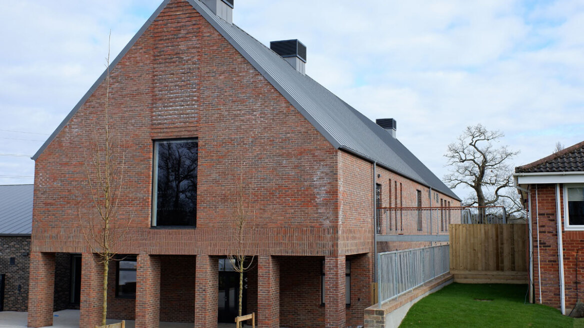 Ζευγάρι 76 και 81 ετών έχτισε νέο σπίτι: «Μας πέρασαν για τρελούς»
