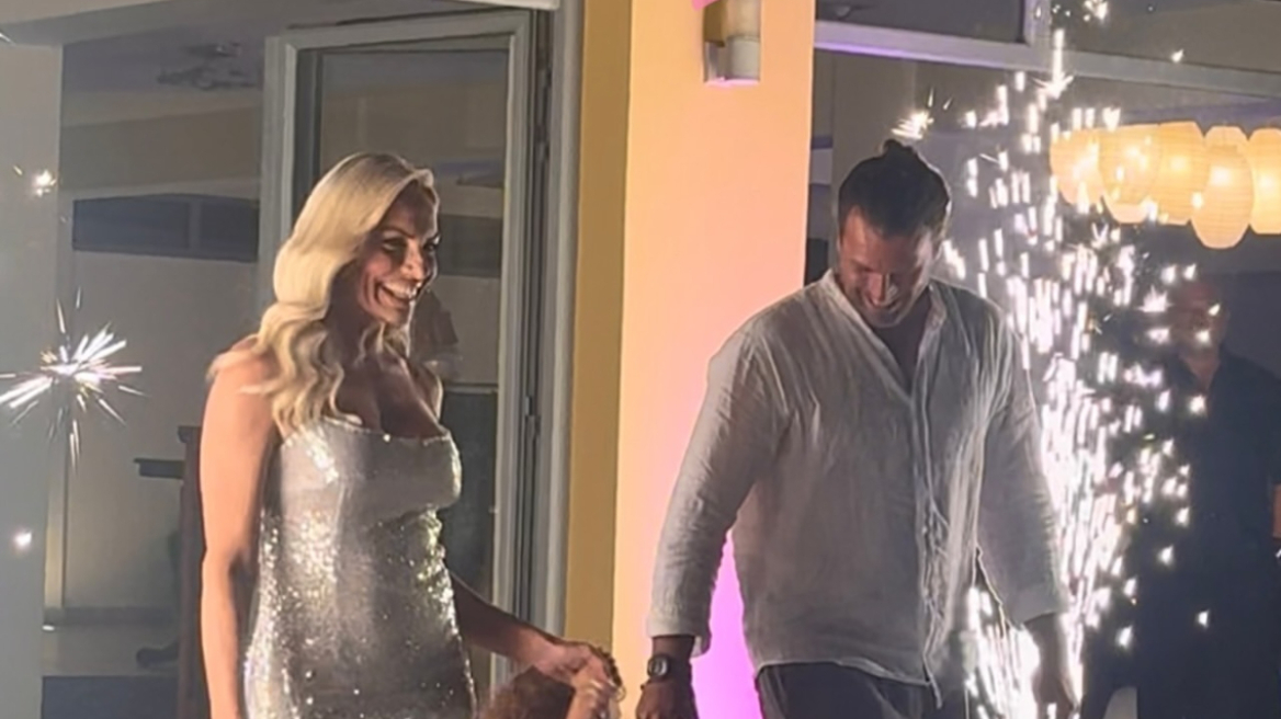 Η Ιωάννα Μαλέσκου και ο σύζυγός της βάφτισαν την κόρη τους - Δείτε φωτογραφίες