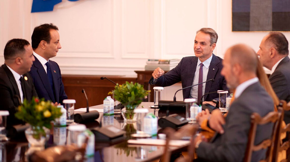 Συνάντηση Μητσοτάκη με τον γιο του Χαφτάρ στο Μέγαρο Μαξίμου