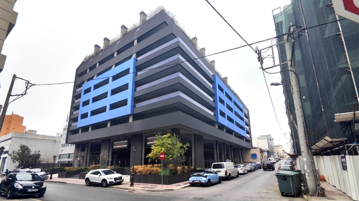 Πλειστηριασμοί: Η χλιδάτη βίλα του Ψυχικού, ο Pharos του Πειραιά και ένα βαρύ όνομα του επίπλου