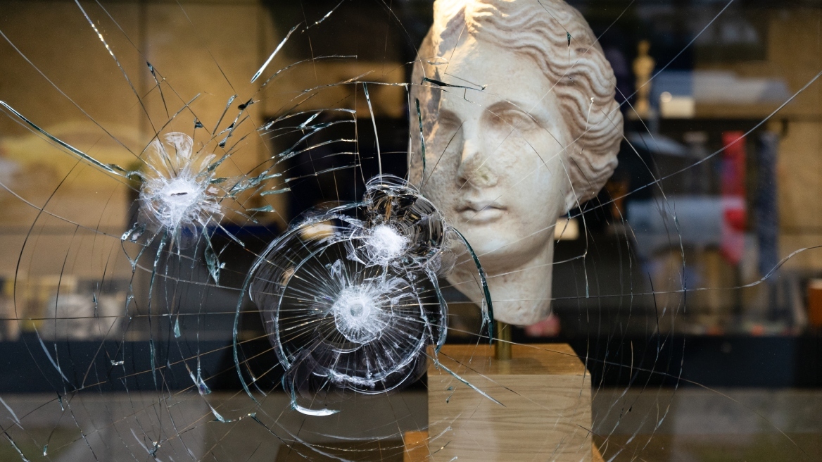 WHIS.P.E.R.S: Οι φωτογραφίες ως οπτικά «ποιήματα»