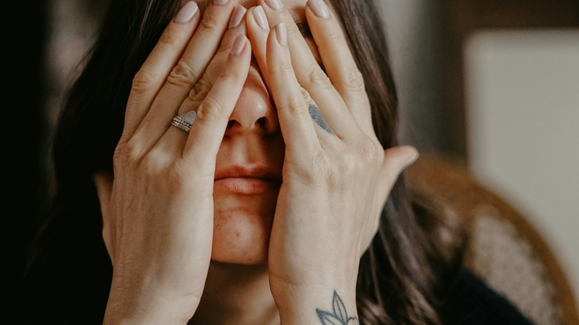 «Δεν έχουμε κάνει σεξ με τον σύντροφό μου εδώ και δύο χρόνια – Κατηγορεί το σώμα μου»