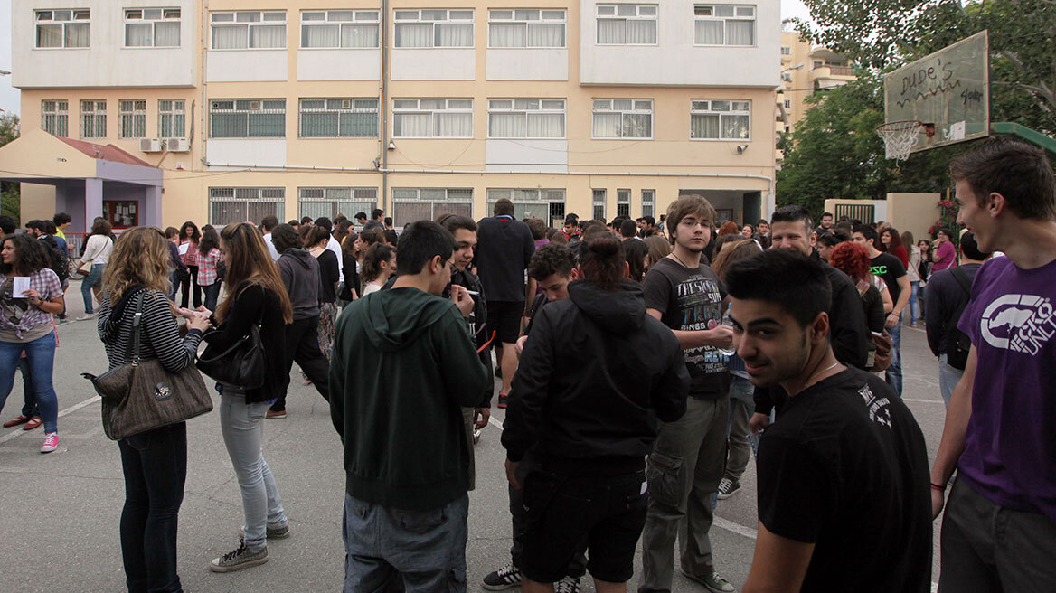 Old School Alert: Σχολικός αγιασμός τη δεκαετία του '90