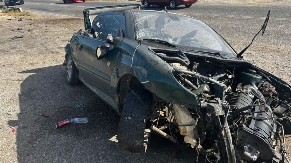 Σοβαρό τροχαίο με μεθυσμένο οδηγό στο Αγρίνιο: Το αυτοκίνητο μετατράπηκε σε άμορφη μάζα, νοσηλεύονται οι επιβαίνοντες