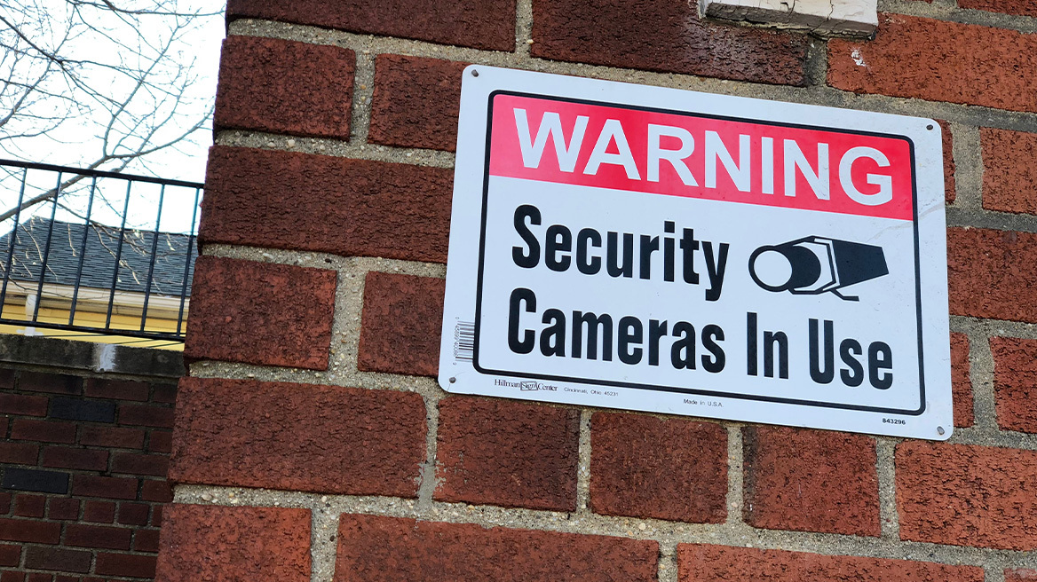 Ψεύτικες πινακίδες συναγερμού: Το πρόστιμο για όσους προσποιούνται ότι έχουν σύστημα ασφαλείας
