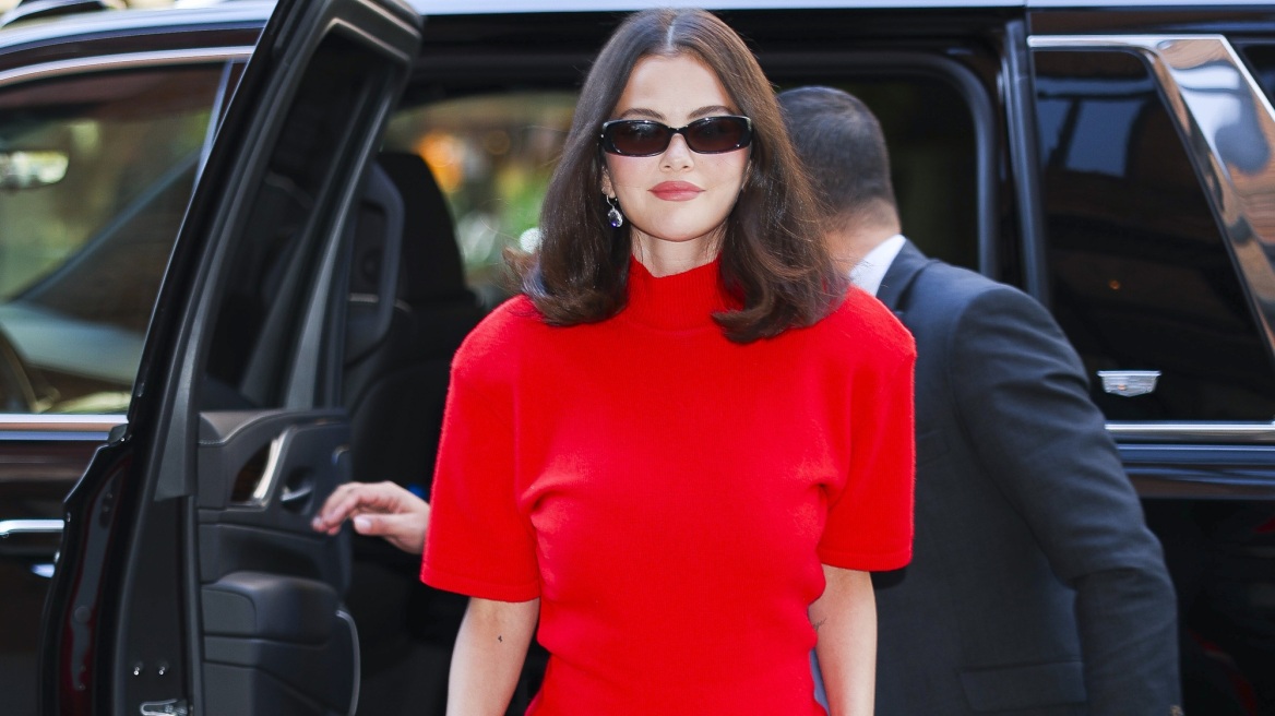 Η Σελένα Γκόμεζ σε δύο back-to-back εμφανίσεις με Jacquemus μίνι φορέματα
