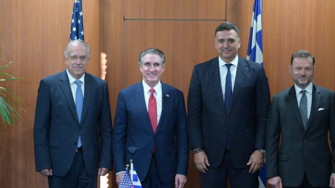 Επίσκεψη του υπουργού Εσωτερικών των ΗΠΑ στα Ναυπηγεία Ελευσίνας - Ενίσχυση της ελληνοαμερικανικής συνεργασίας στη Ναυπηγική και την Ασφάλεια