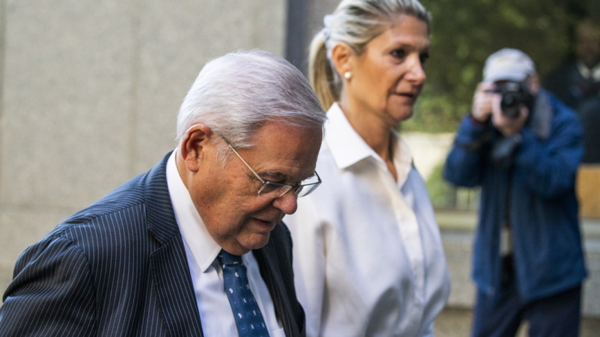 Η σύζυγος του πρώην γερουσιαστή Μπομπ Μενέντεζ καταδικάστηκε σε 4,5 χρόνια φυλάκιση για συμμετοχή σε σκάνδαλο δωροδοκίας