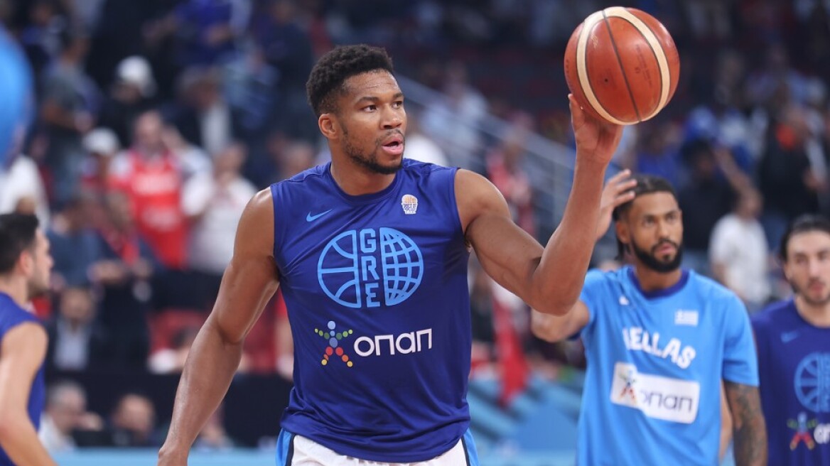 Eurobasket 2025: Το εντυπωσιακό κάρφωμα του Γιάννη Αντετοκούνμπο μπροστά από Οσμανί και Σενγκούν - Βίντεο 