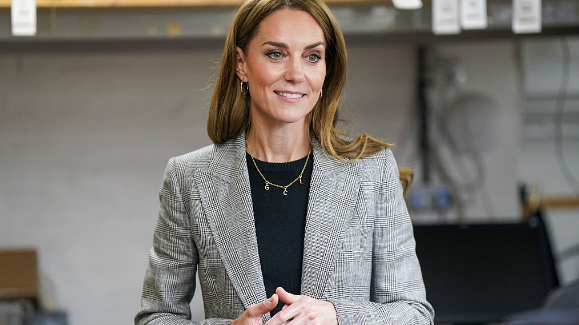 Κέιτ Μίντλετον: H εμφάνιση χωρίς τον πρίγκιπα William και το κόλπο για να κρατήσει πίσω τα μαλλιά της