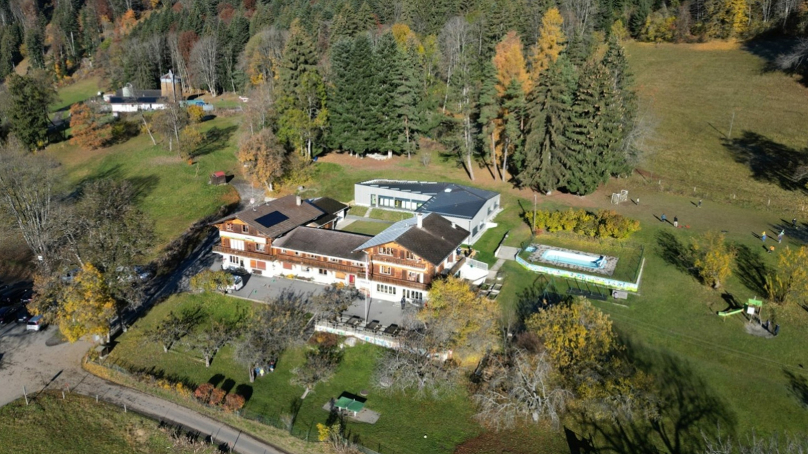 75.000 ευρώ το χρόνο για μια θέση στο πιο κρυμμένο ιδιωτικό σχολείο της Ελβετίας