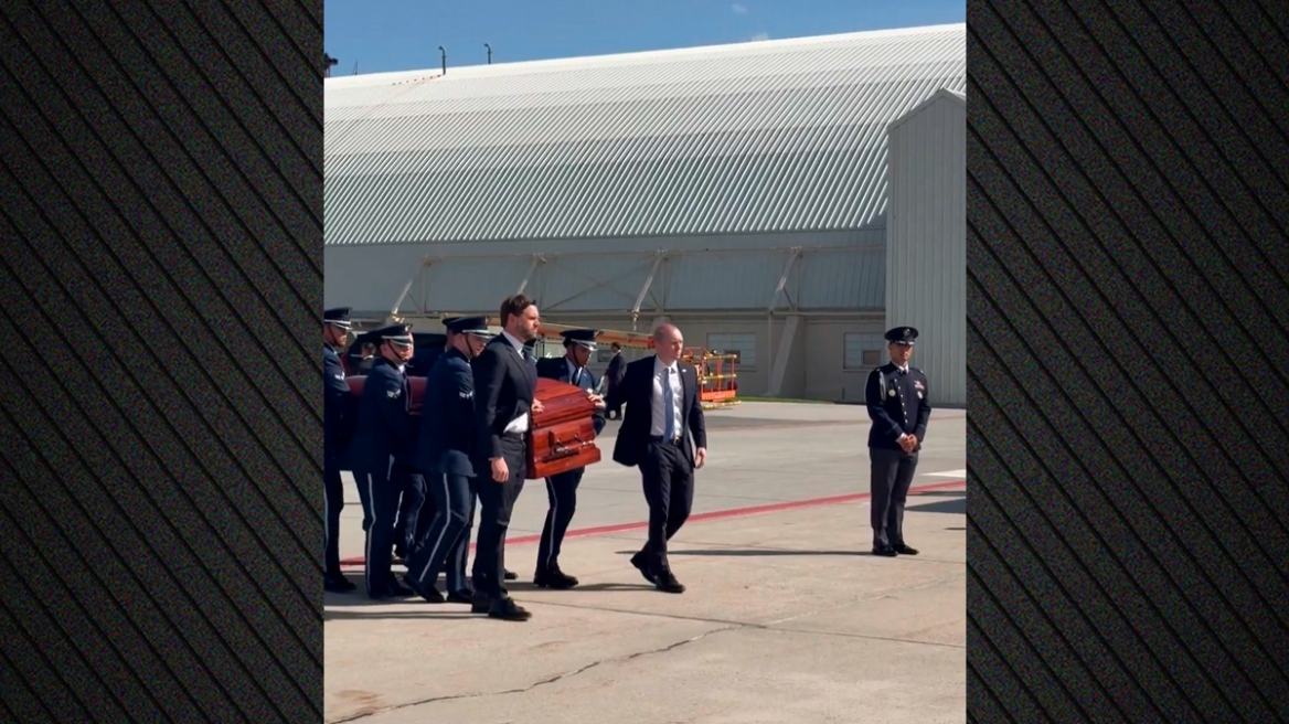 Ο Βανς μετέφερε το φέρετρο του Κερκ - Δείτε βίντεο