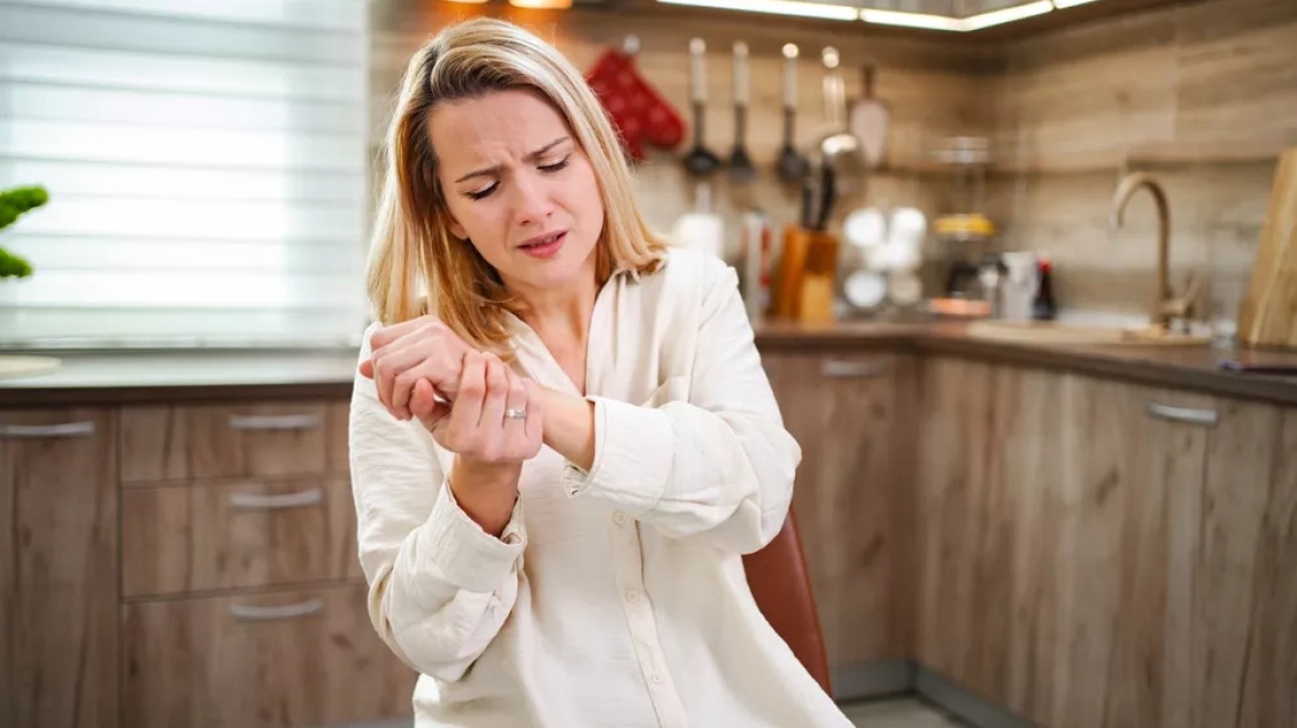 Μυρμήγκιασμα και αίσθηση ηλεκτρικού ρεύματος στο χέρι; Το σύνδρομο που σας απειλεί