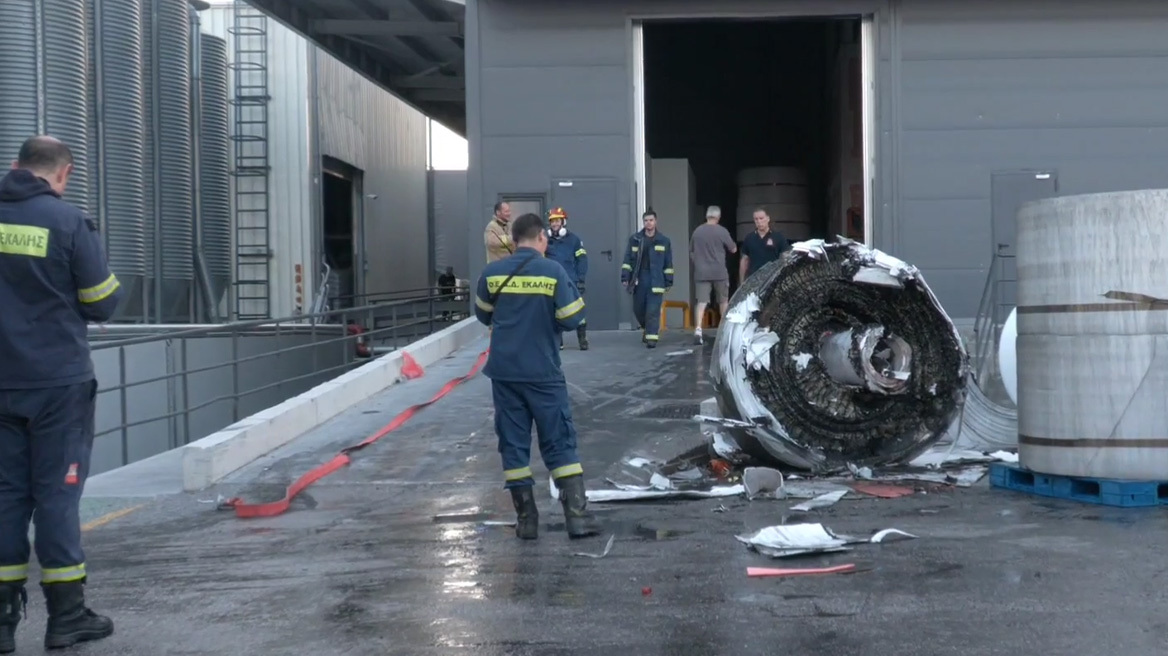 Υπό έλεγχο η φωτιά σε αποθήκη εργοστασίου στην Κηφισιά: Κάηκαν πλαστικά - Δείτε βίντεο
