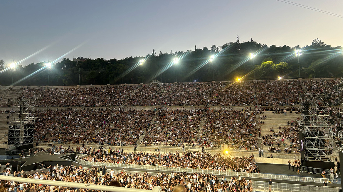 Πλήθος κόσμου στο Καλλιμάρμαρο για τη συναυλία της Άννας Βίσση - Δείτε βίντεο και φωτογραφίες