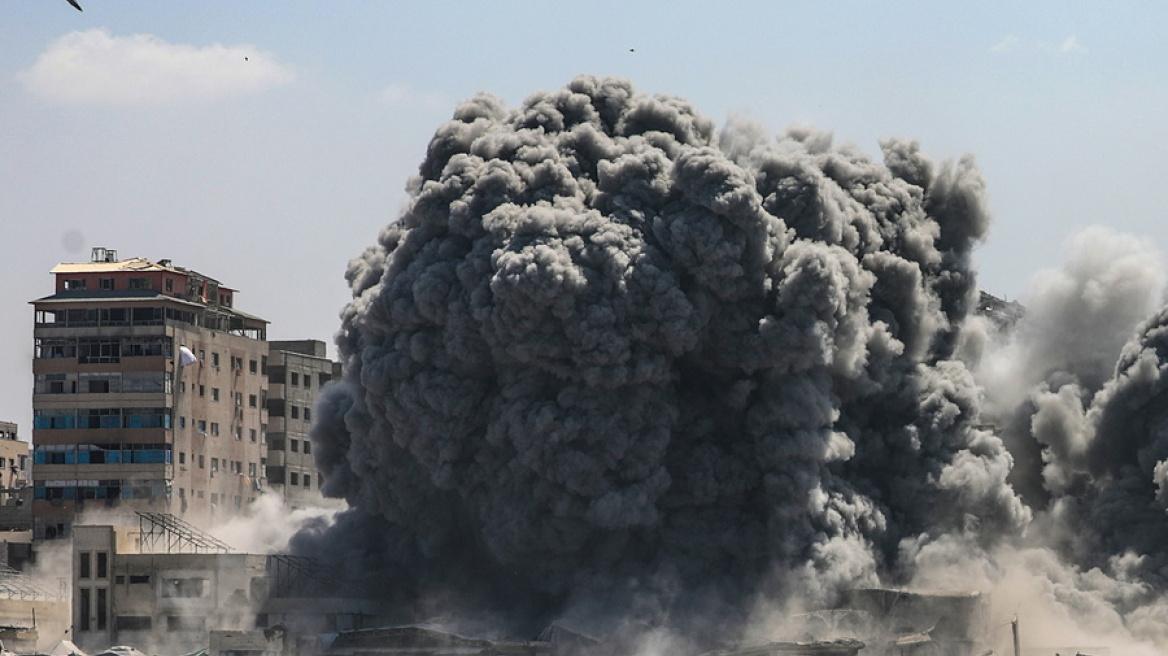 «Γλιτώσαμε από βέβαιο θάνατο»: Απελπισία και απόγνωση στη Γάζα από τους ισραηλινούς βομβαρδισμούς
