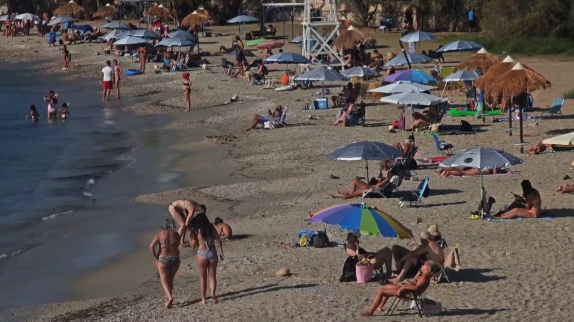 Νέα εξόρμηση στις παραλίες με σύμμαχο τον καλό καιρό - Πού ξεπέρασε τους 35 βαθμούς η θερμοκρασία