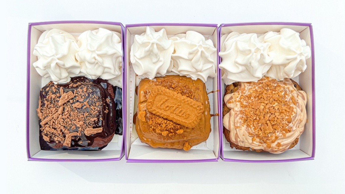 Δοκιμάσαμε τα viral μαλακά μπισκότα της Αγγλίας που ήρθαν και στην Αθήνα