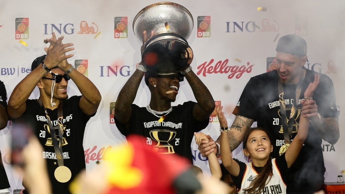 Αποθέωση στη Γερμανία: Η πρωταθλήτρια Ευρώπης γύρισε με την κούπα και… το Final Countdown - Βίντεο
