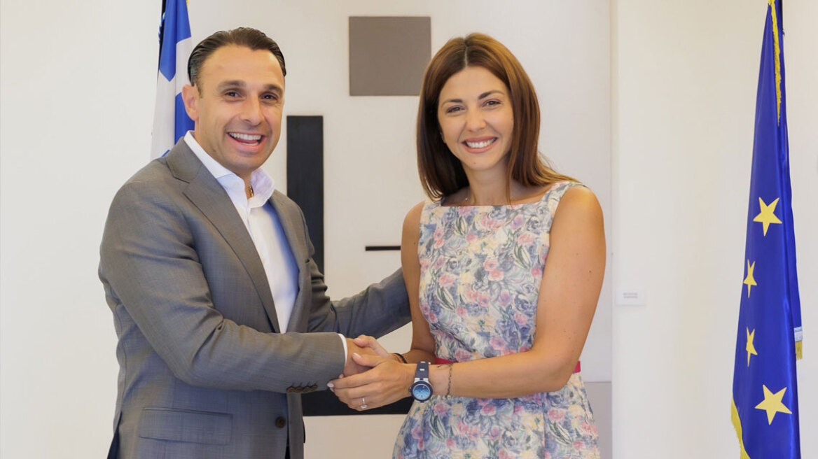 Η ΘΕΟΝΗ προσφέρει καθαρό νερό και χαμόγελα στα σχολεία 9 νησιών 