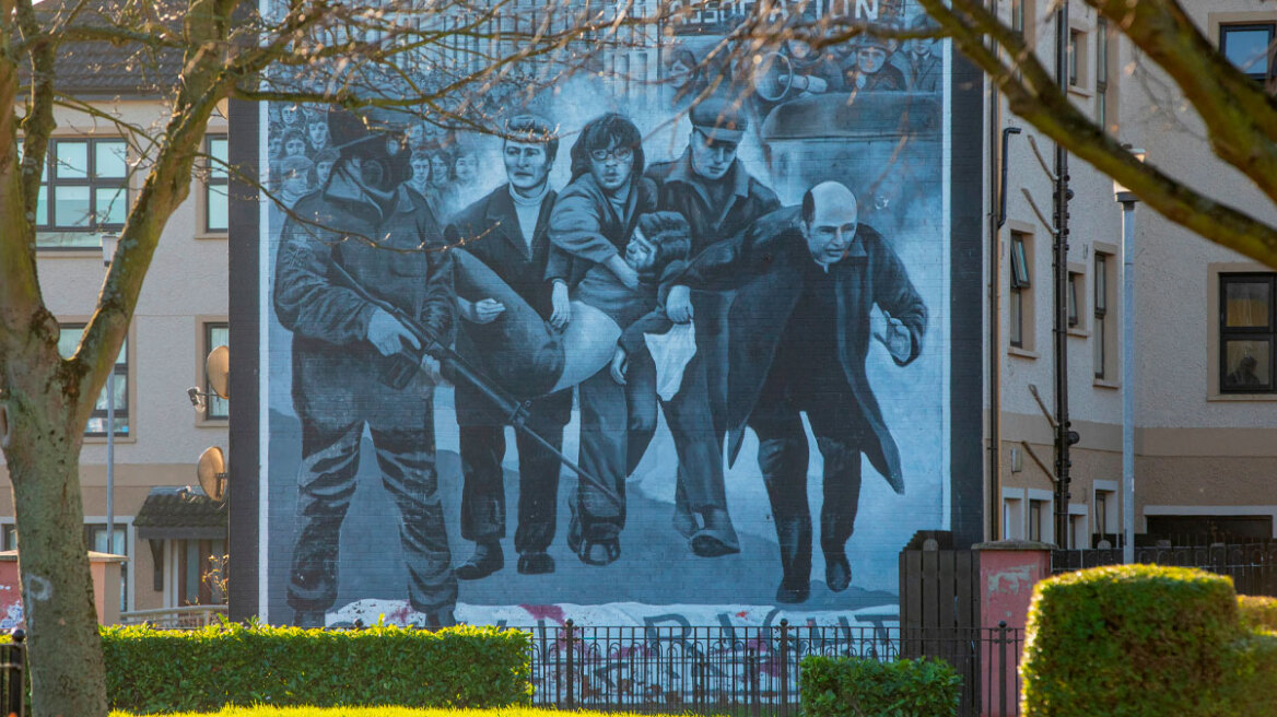 «Ματωμένη Κυριακή»: Δικάζεται Βρετανός βετεράνος 53 χρόνια μετά τη σφαγή στο Ντέρι της Βόρειας Ιρλανδίας