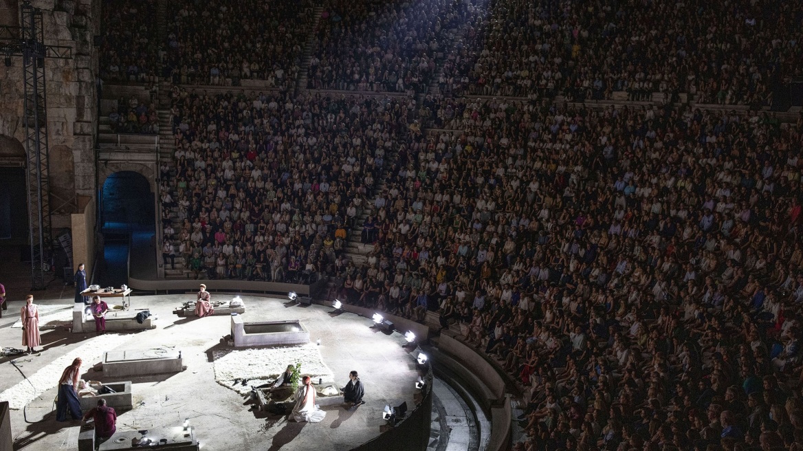 Οιδίπους: Ποιοι διάσημοι παρακολούθησαν την παράσταση του Γιάννη Χουβαρδά στο Ηρώδειο 