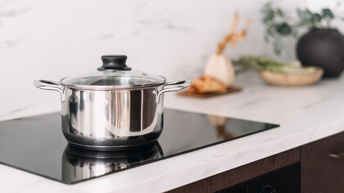 Κεραμική εστία: Πώς να γίνει σαν καινούρια με 3 μόνο κινήσεις