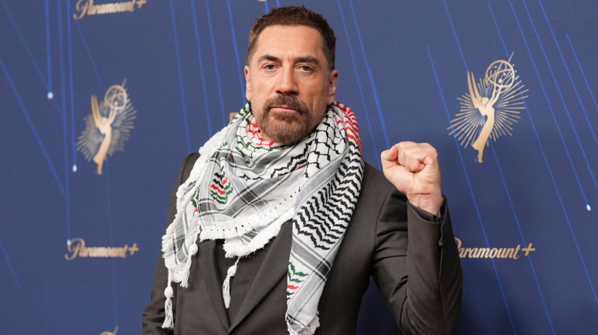 Ο Χαβιέ Μπαρδέμ εμφανίστηκε με παλαιστινιακή κεφίγια στα Emmy 2025 - Το μήνυμα που έστειλε  για τη Γάζα