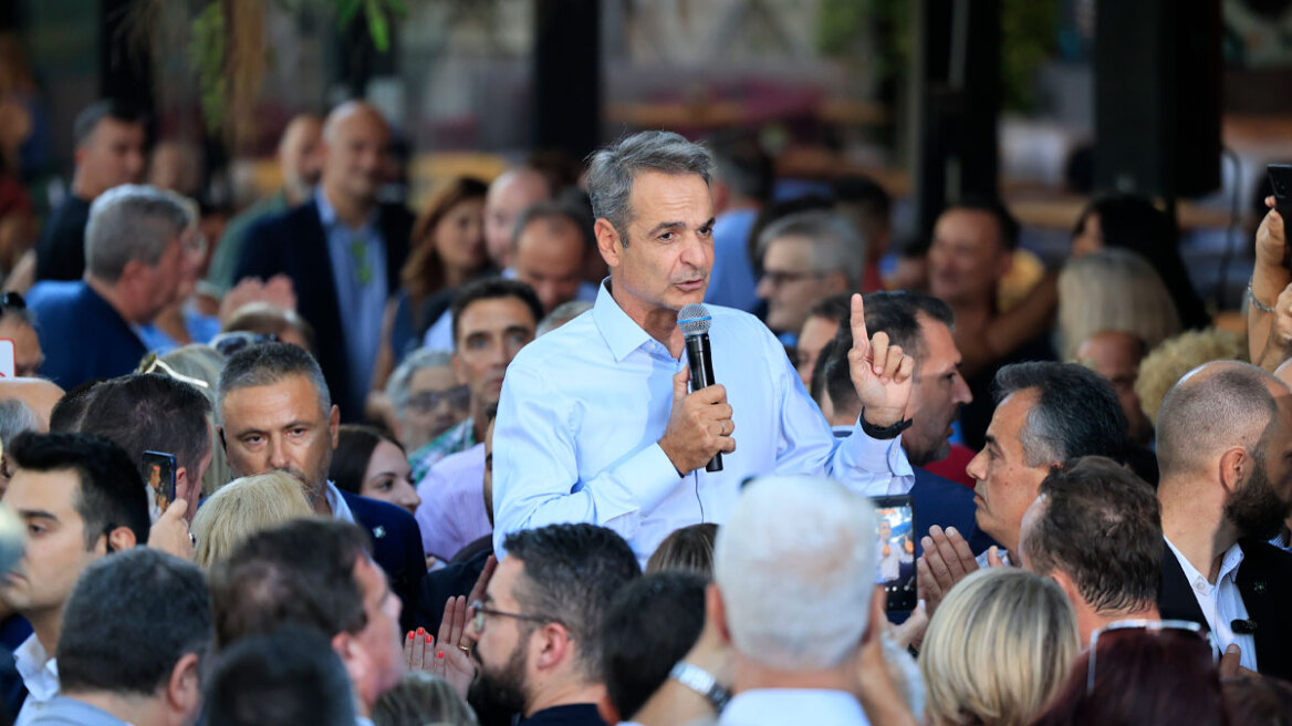 Πώς διαβάζουν στο Μαξίμου τις δημοσκοπήσεις μετά τη ΔΕΘ - Η κυβέρνηση επιμένει στην εξειδίκευση των θετικών μέτρων