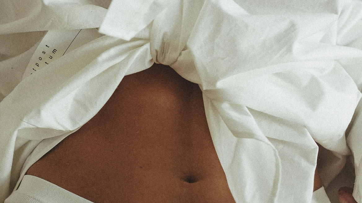 Ρετινόλη στο σώμα: Το μυστικό για πιο σφριγηλή, φωτεινή και λεία επιδερμίδα
