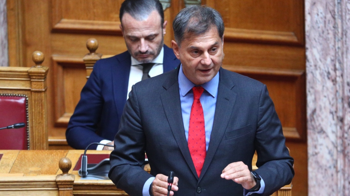 Θεοχάρης: Δεν υπήρξε, ούτε θα μπορούσε να υπάρξει άτυπη συμφωνία με Τουρκία για να ψαρεύουν Τούρκοι αλιείες στα χωρικά μας ύδατα