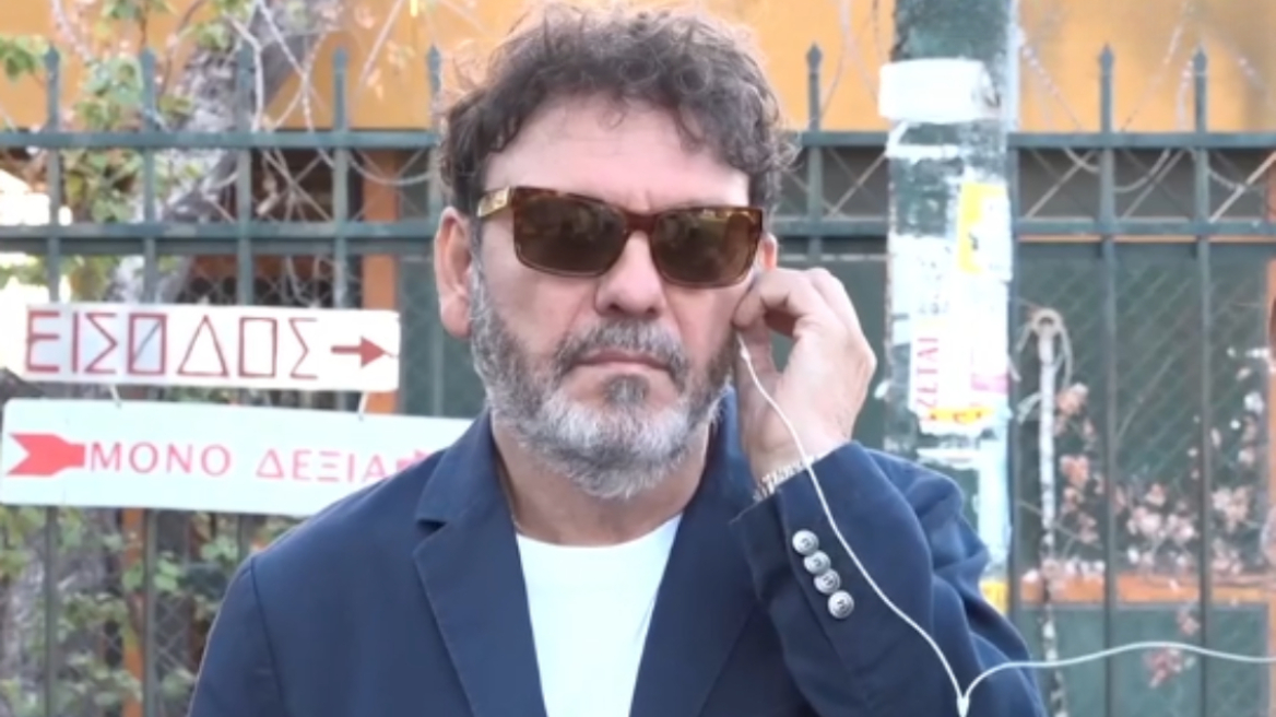 Στάθης Αγγελόπουλος: Αναβλήθηκε η δίκη για την υπόθεση ενδοοικογενειακής βίας με την πρώην σύζυγό του: Δεν έχουν αποκατασταθεί οι σχέσεις μας, είπε ο τραγουδιστής