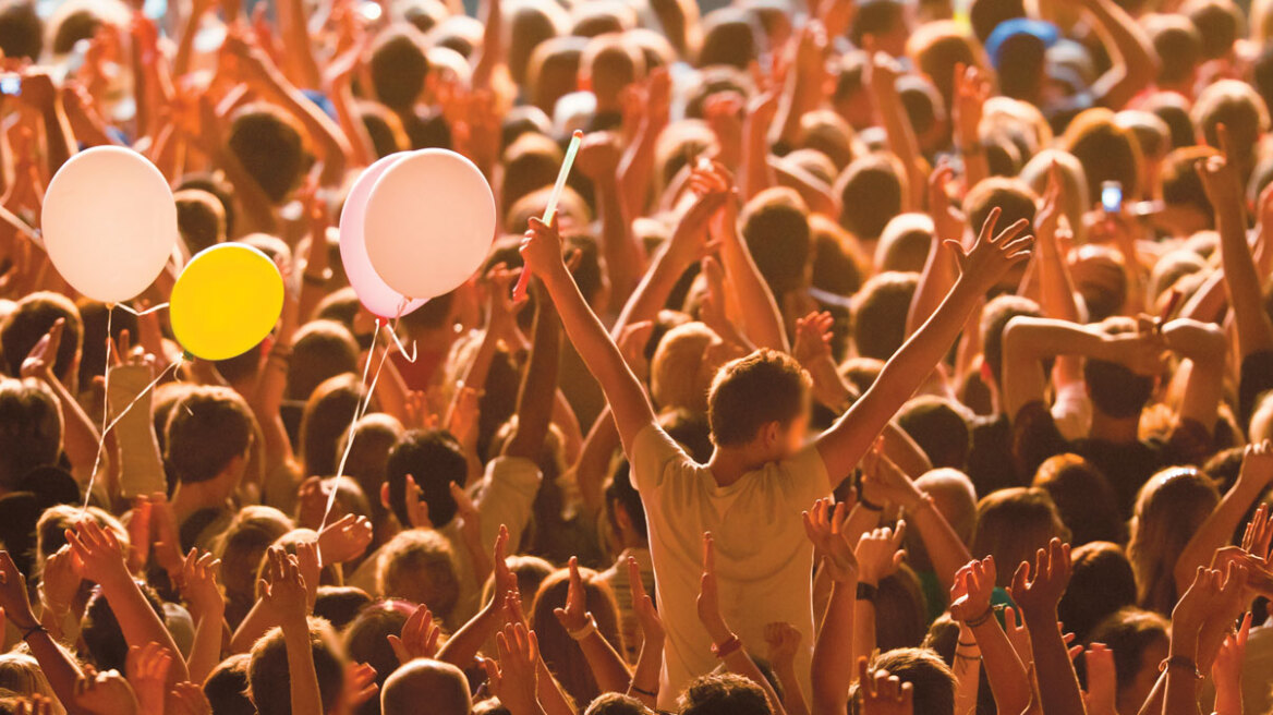 Οι νέοι βγαίνουν για διασκέδαση νωρίς, κοιμούνται νωρίς και πίνουν από ελάχιστο έως καθόλου αλκοόλ 