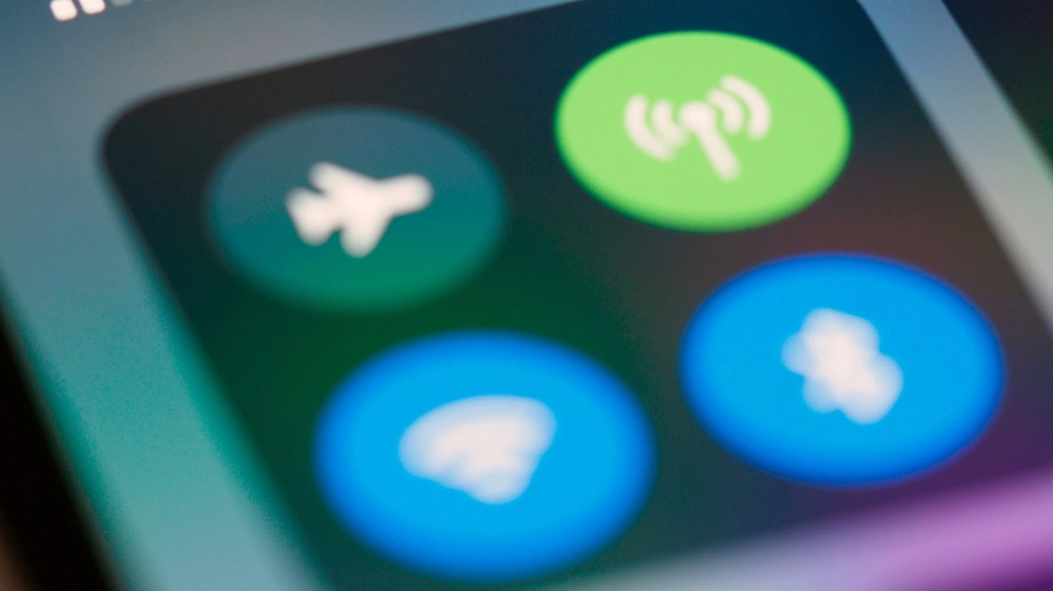 Bluesnarfing: Πώς μέσω Bluetooth μπορούν να κλέψουν δεδομένα του κινητού σας από 10 μέτρα