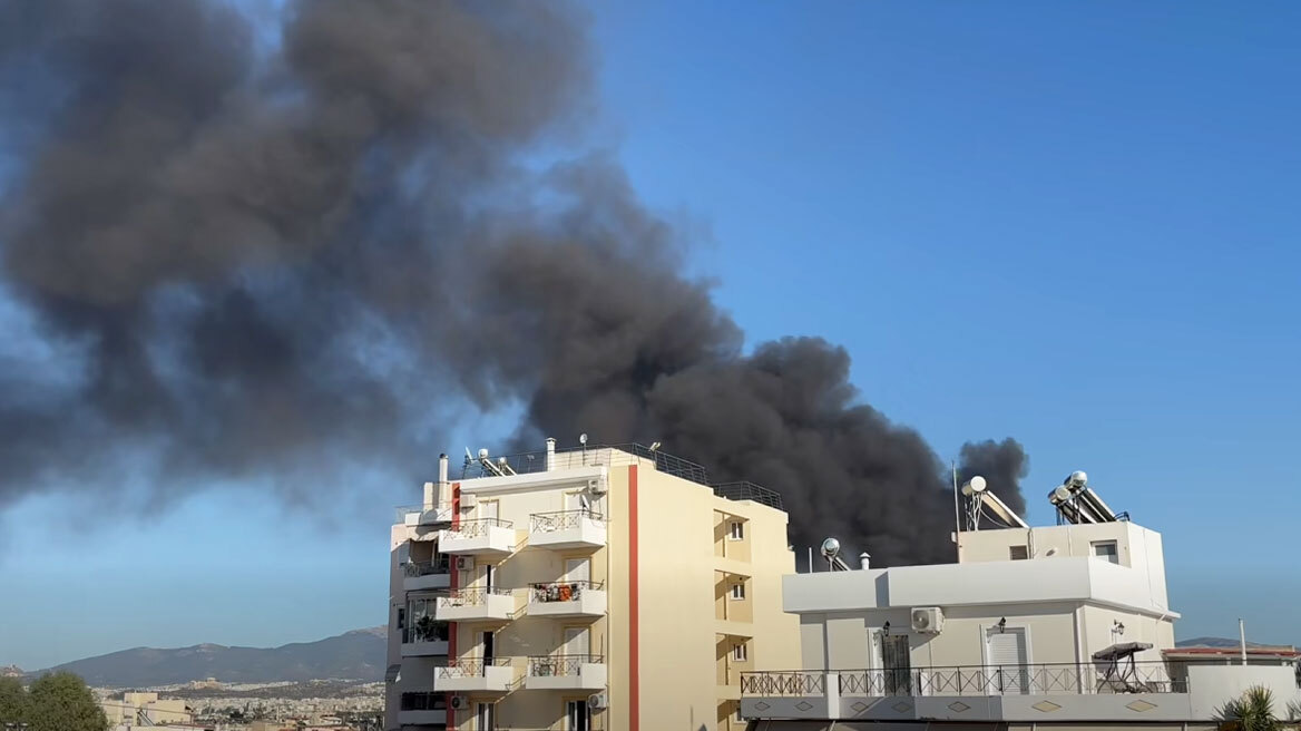 Υπό έλεγχο η φωτιά στον Ρέντη - Δείτε βίντεο
