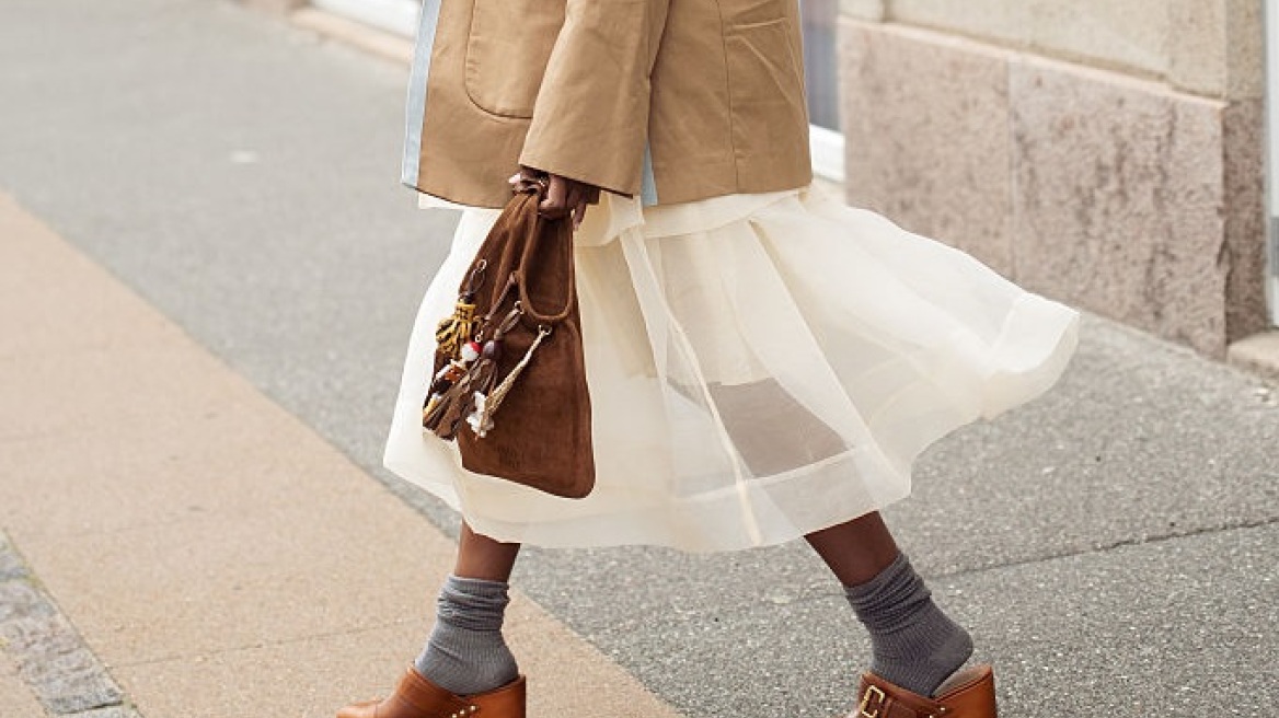 Clogs: Τo τέλειο στυλ παπουτσιών για τη μετάβαση στο φθινόπωρο
