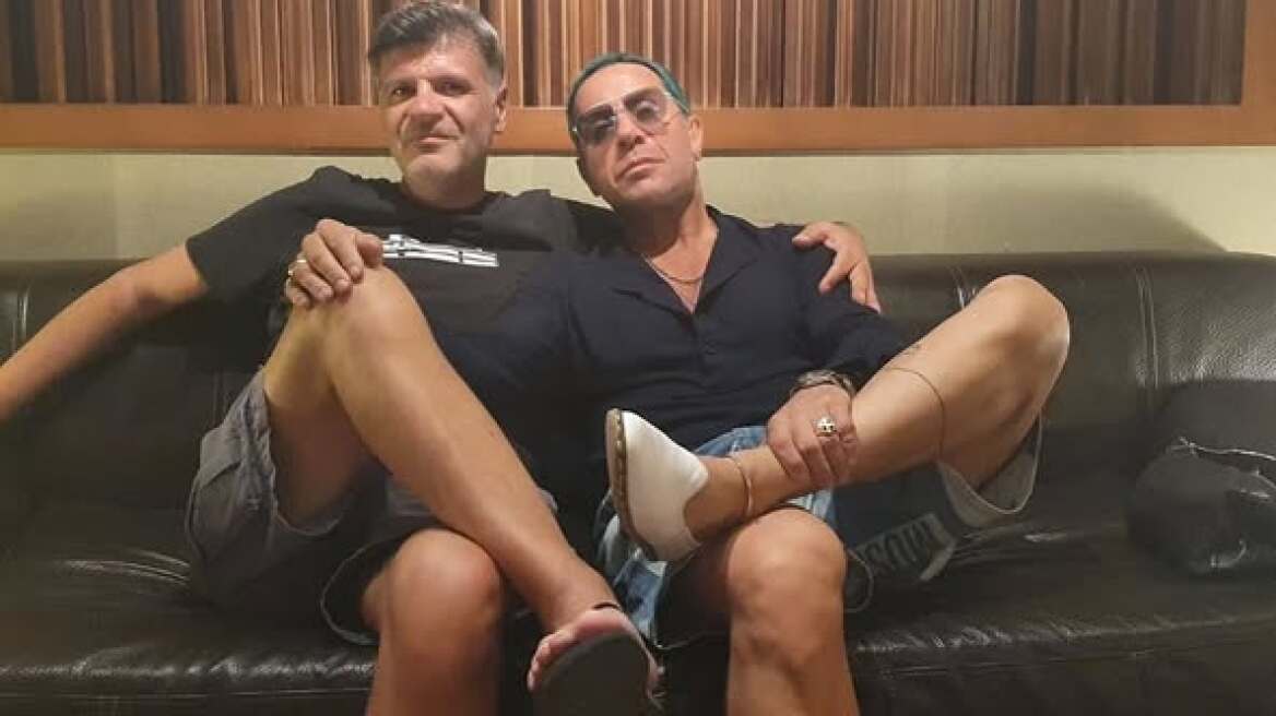 Γιώργος Μαζωνάκης: Ζωντανή εμφάνιση - έκπληξη στην Ταράτσα του Φοίβου Δεληβοριά 