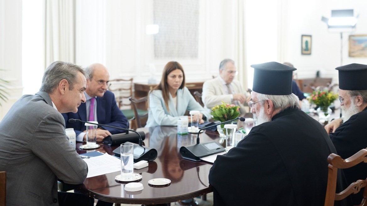 Εκκλησία Κρήτης: Δεν παίρνει πίσω την τροπολογία για το μεταθετό η κυβέρνηση